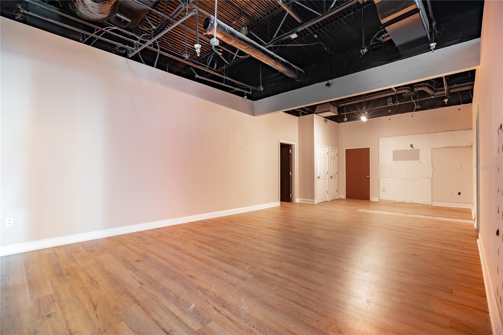 O6444013 Property Photo 7