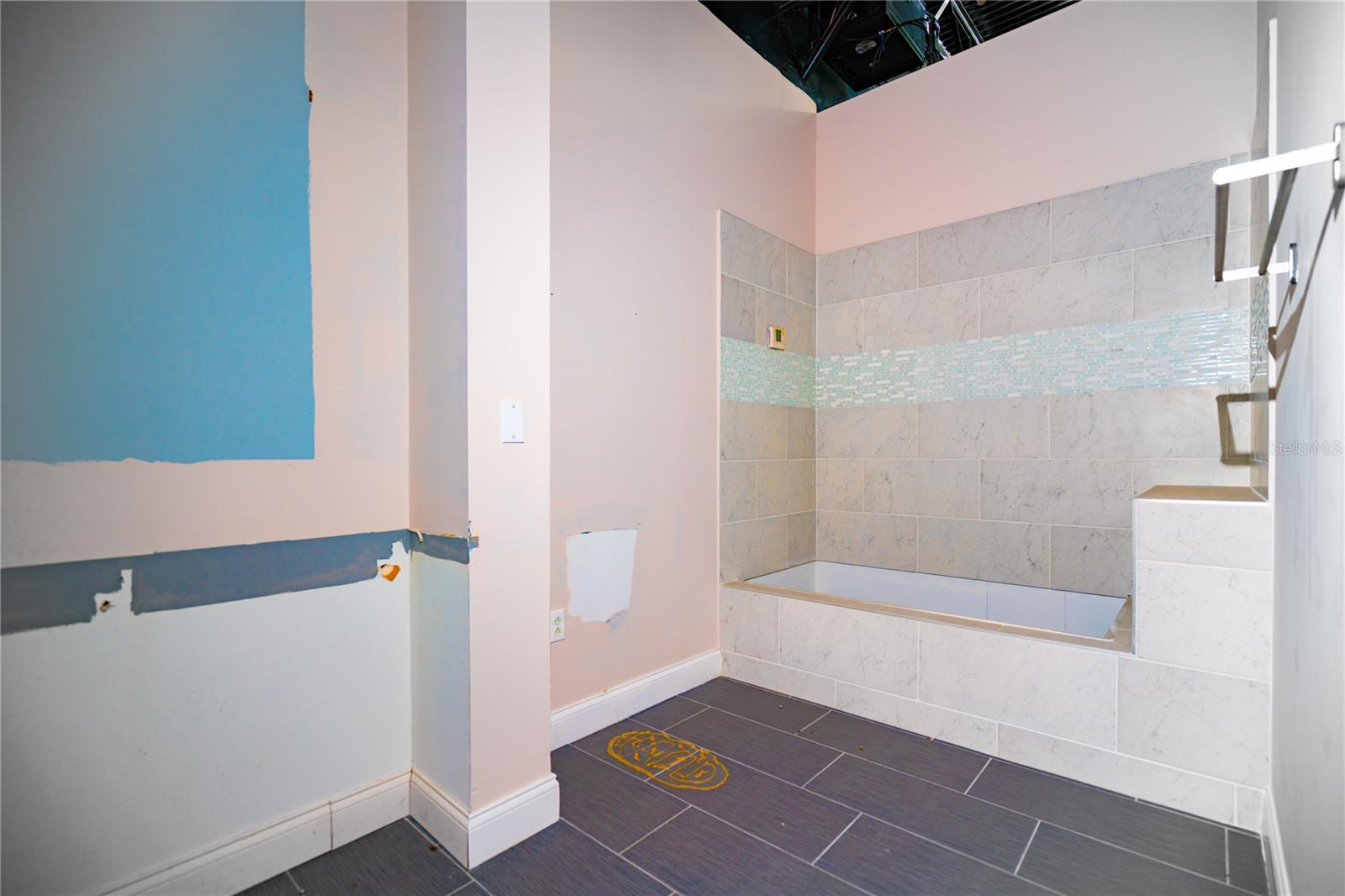 O6444013 Property Photo 9
