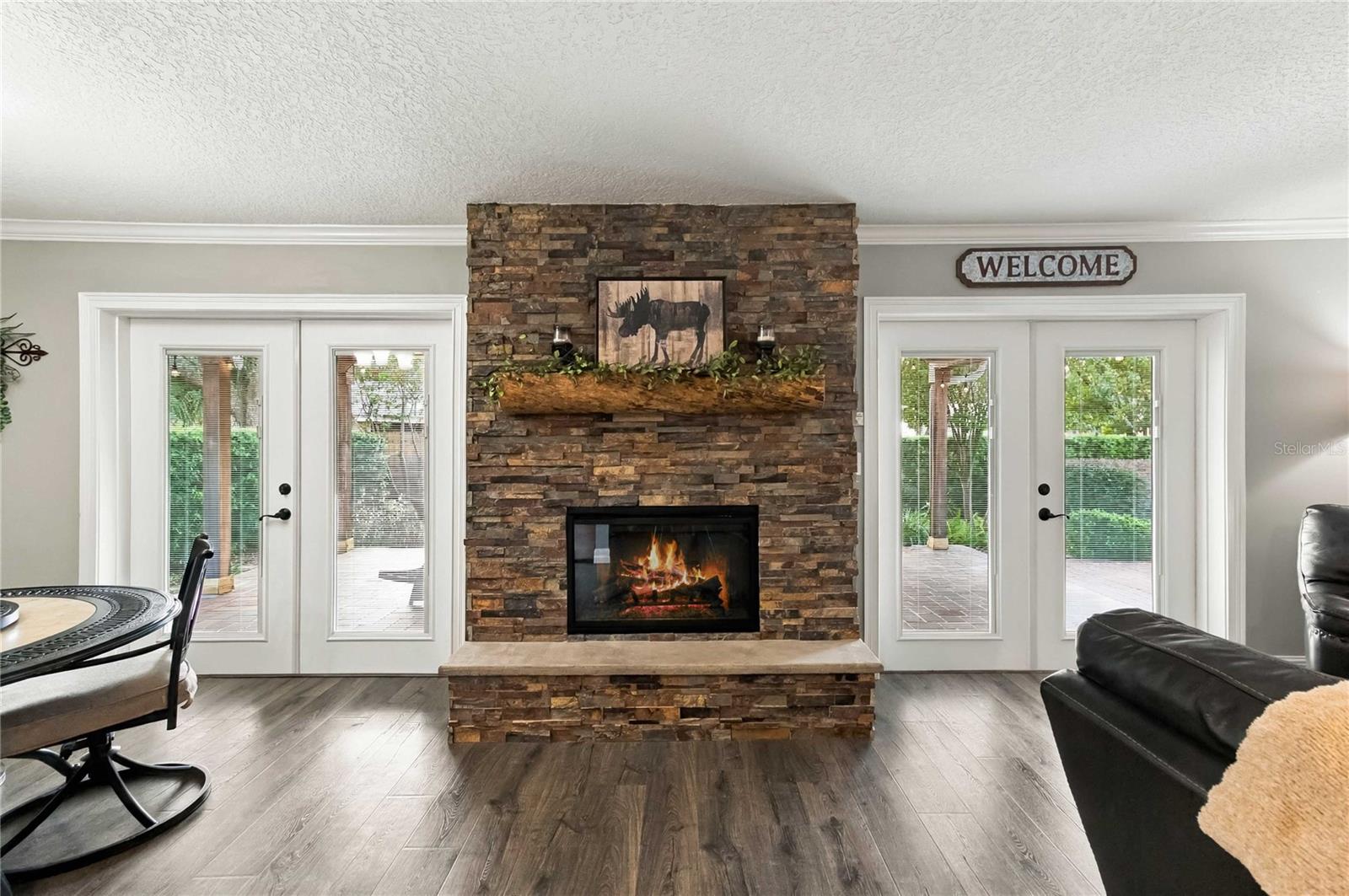 1044 Forest Cir Property Photo 5