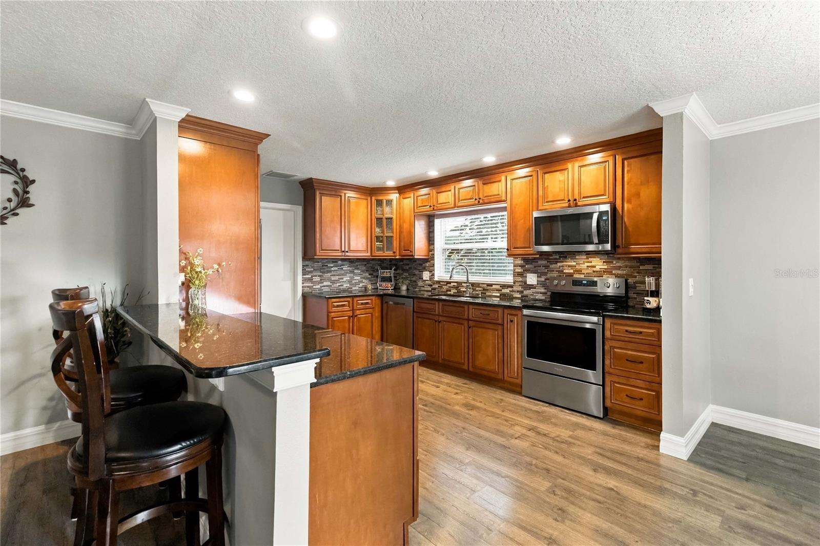 1044 Forest Cir Property Photo 6