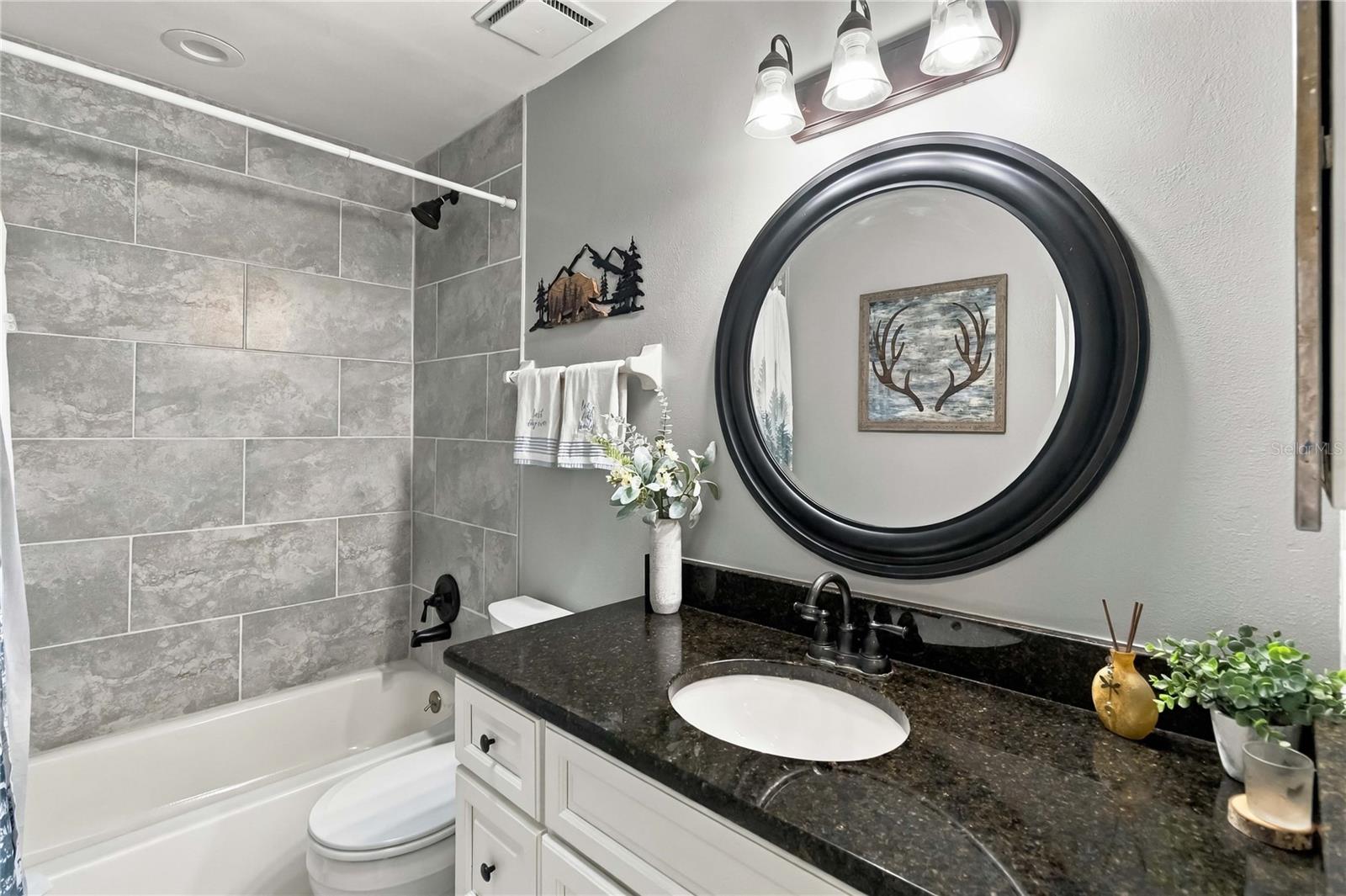 1044 Forest Cir Property Photo 16