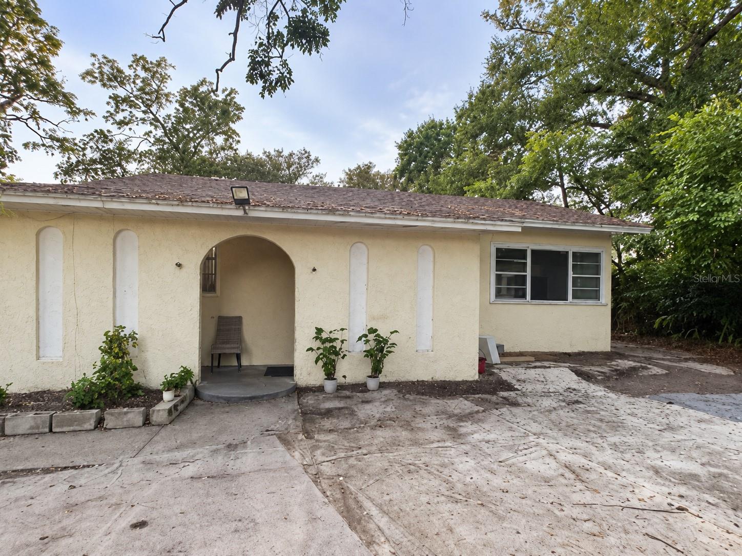 322 N WEKIWA SPRINGS RD Property Photo 1