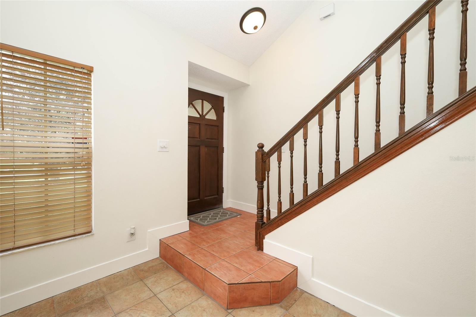 1093 Kelly Creek Cir Property Photo 4