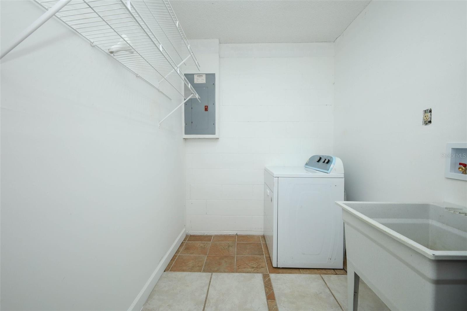 1093 Kelly Creek Cir Property Photo 19