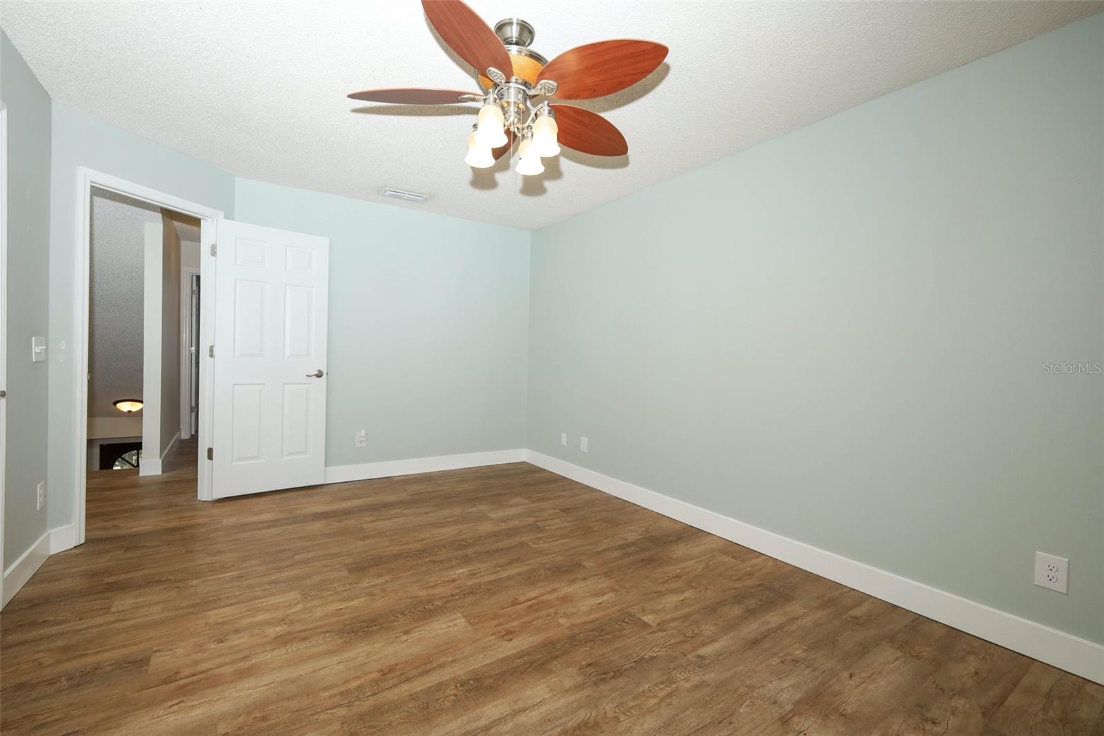 1093 Kelly Creek Cir Property Photo 26