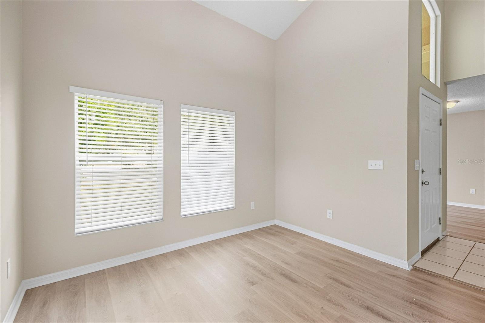16102 Warden Pl Property Photo 7