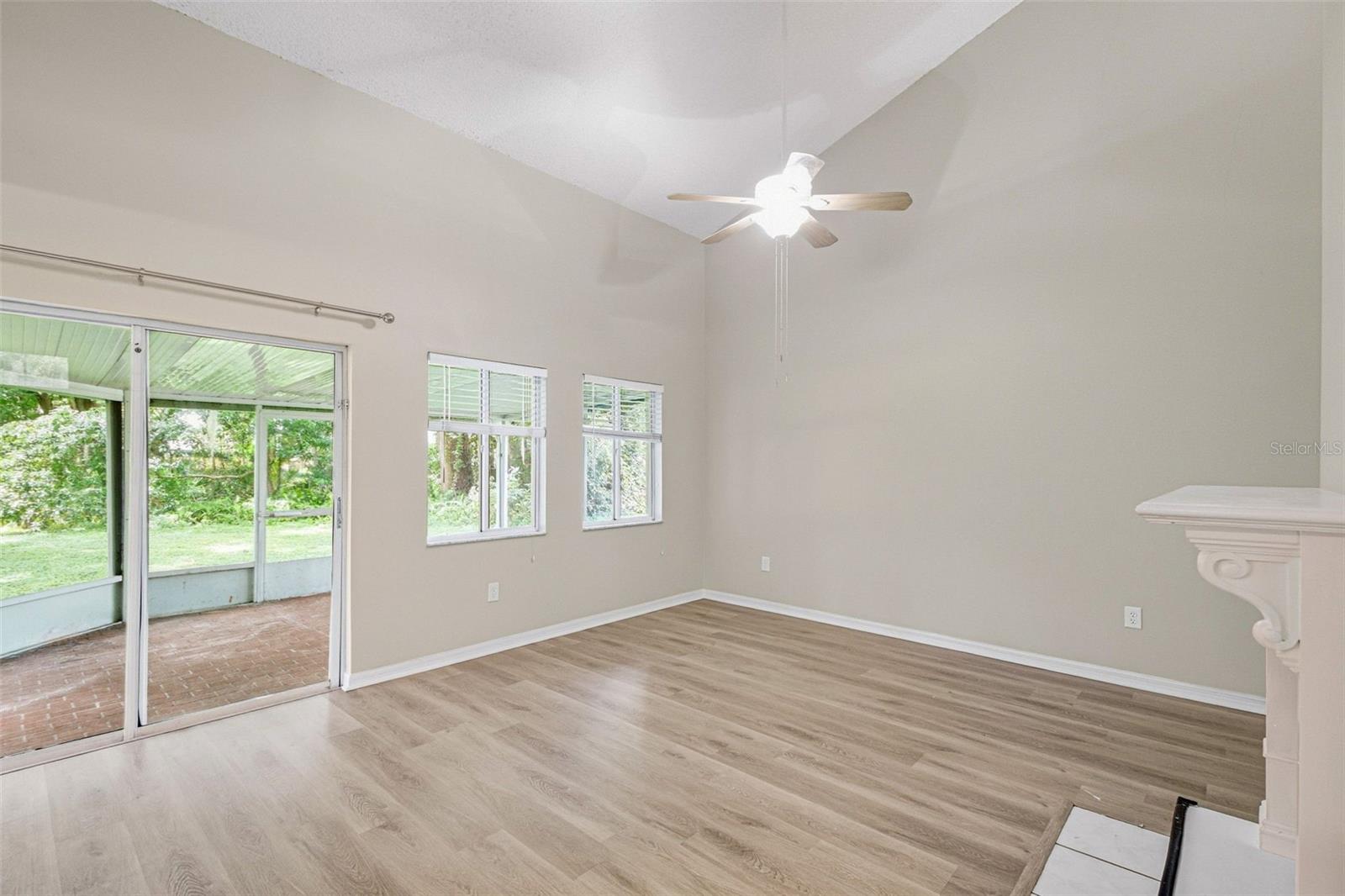 16102 Warden Pl Property Photo 12