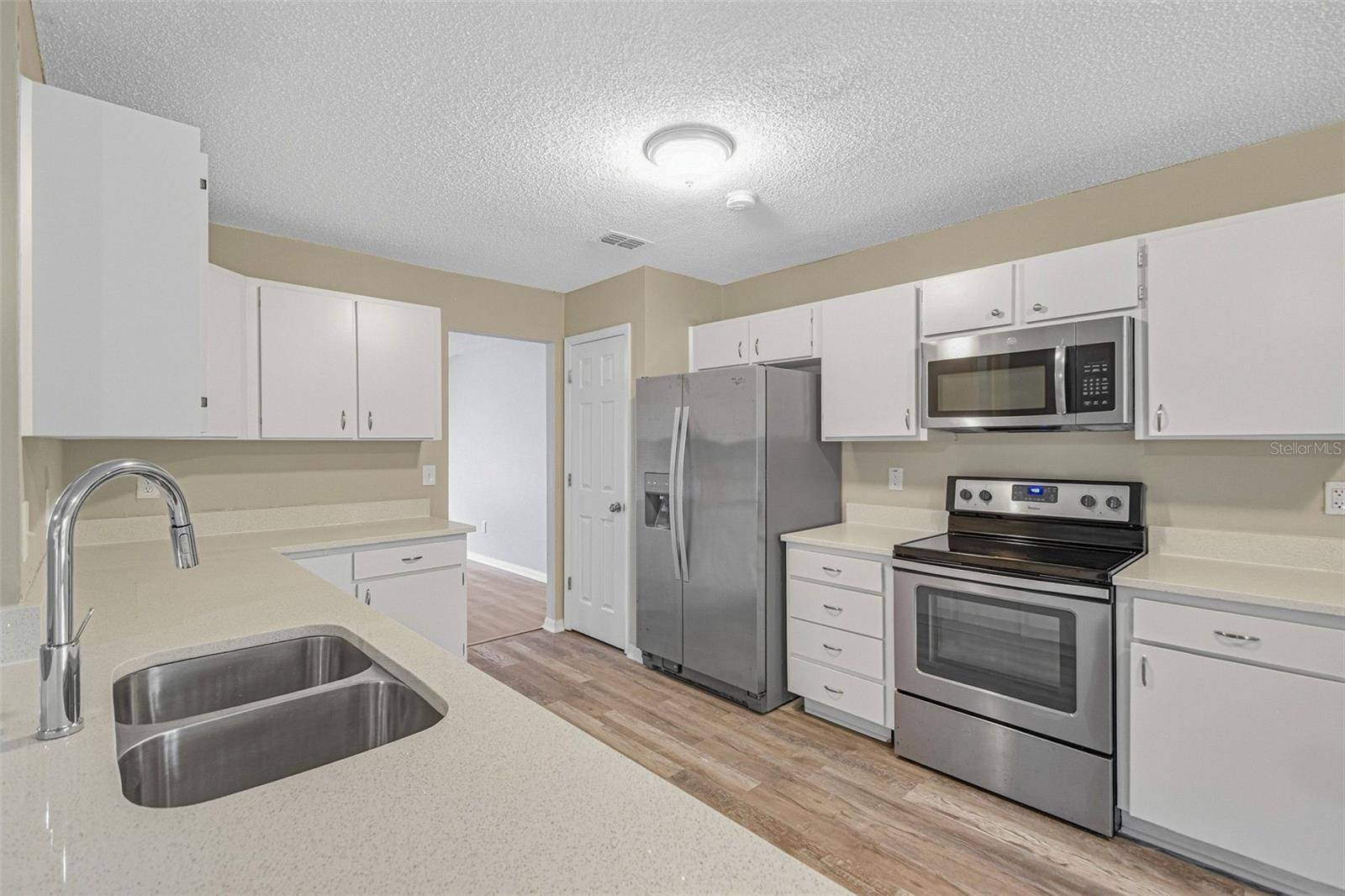 16102 Warden Pl Property Photo 17