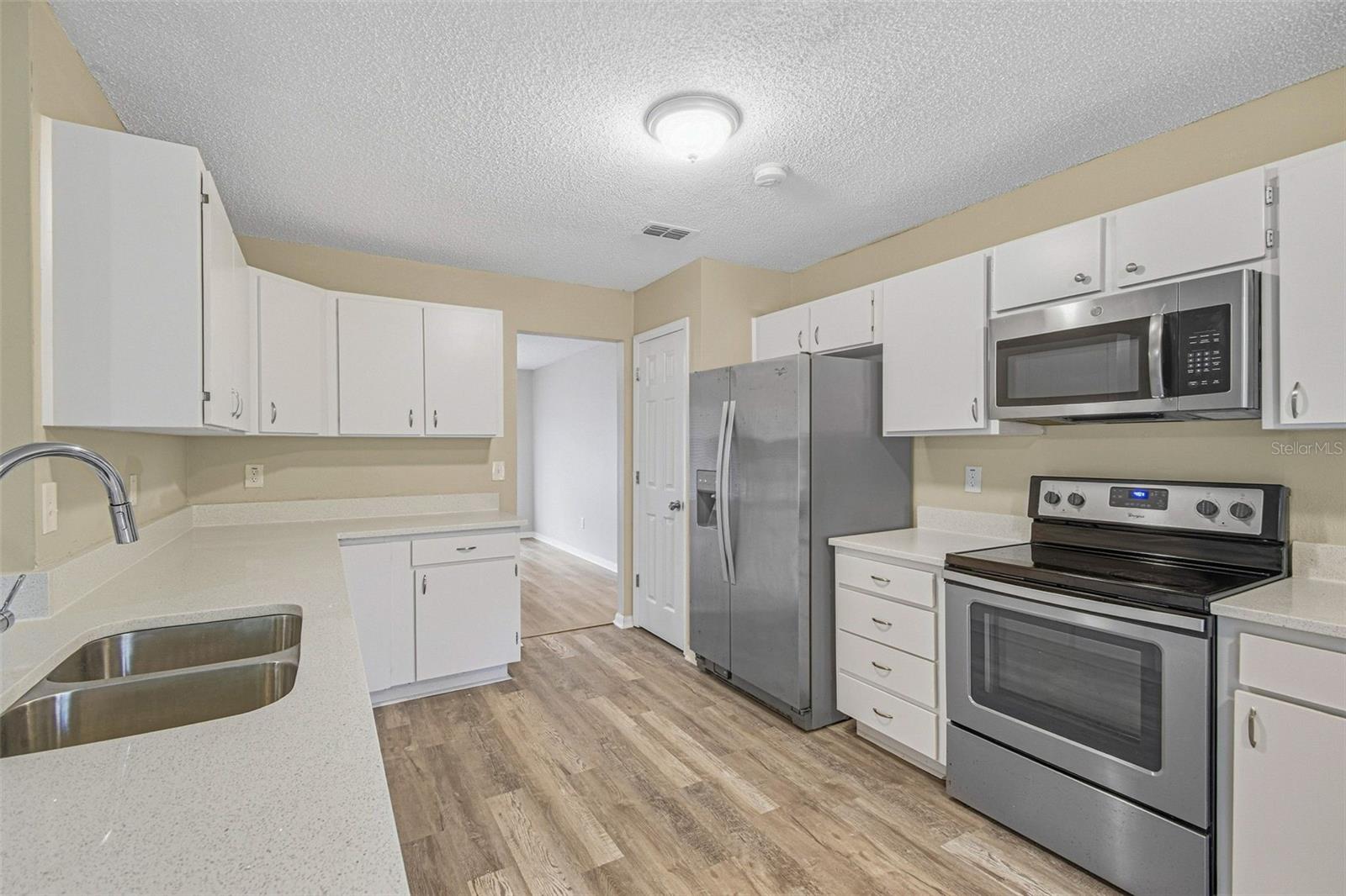 16102 Warden Pl Property Photo 20