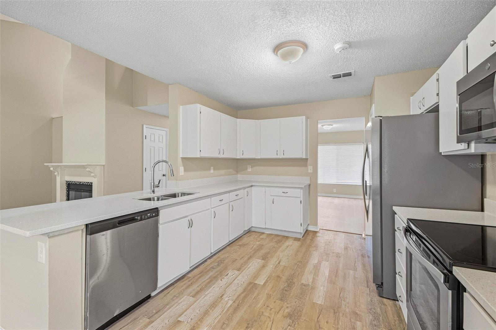 16102 Warden Pl Property Photo 21