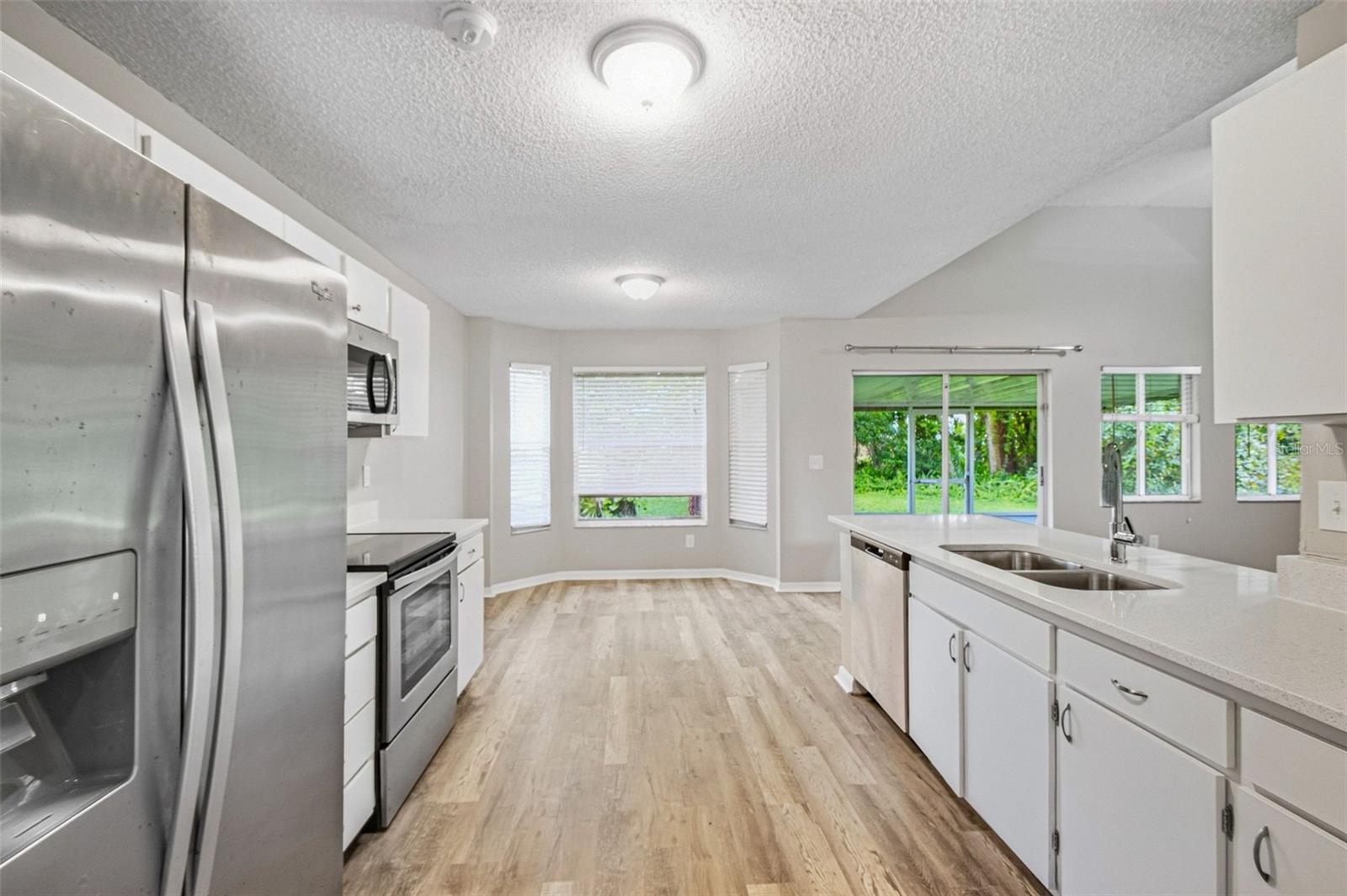 16102 Warden Pl Property Photo 23