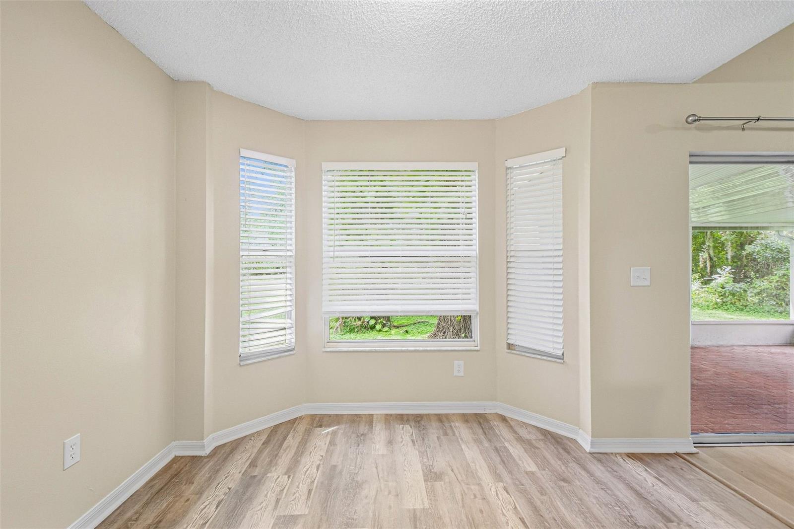 16102 Warden Pl Property Photo 24