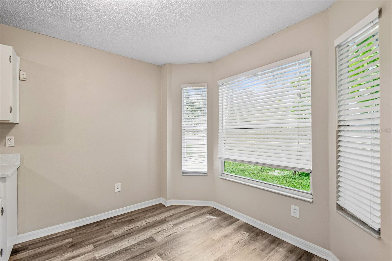 16102 Warden Pl Property Photo 25