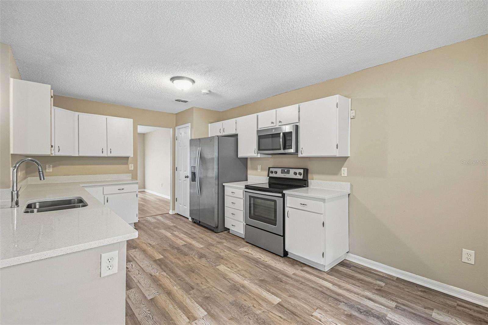 16102 Warden Pl Property Photo 28