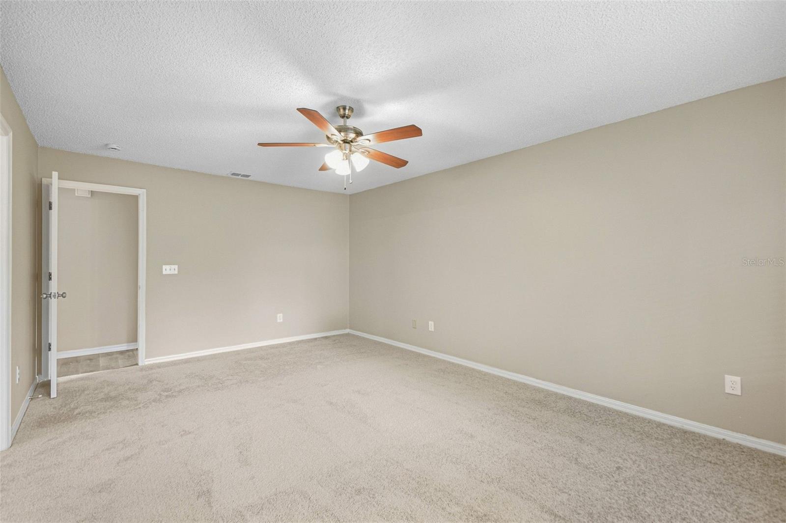 16102 Warden Pl Property Photo 33
