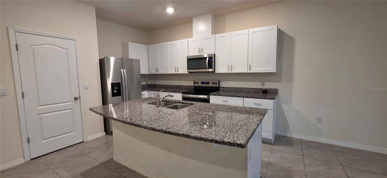 1410 Isleta Loop Property Photo 6