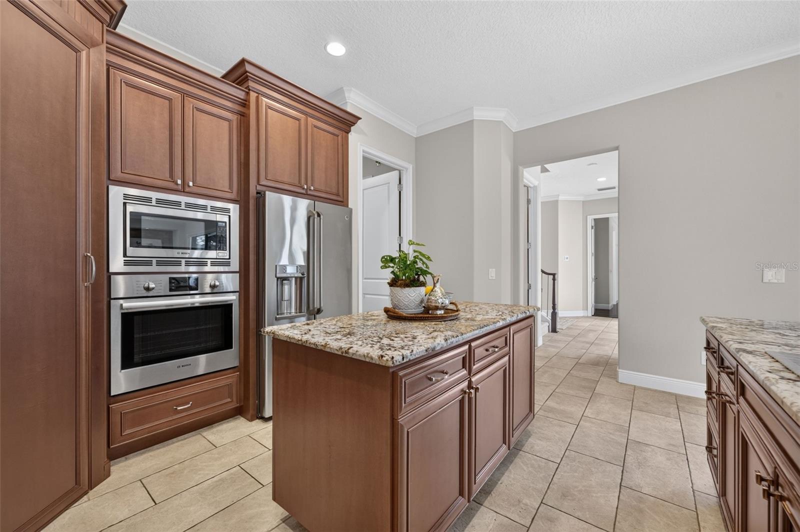630 Live Oak St Property Photo 15