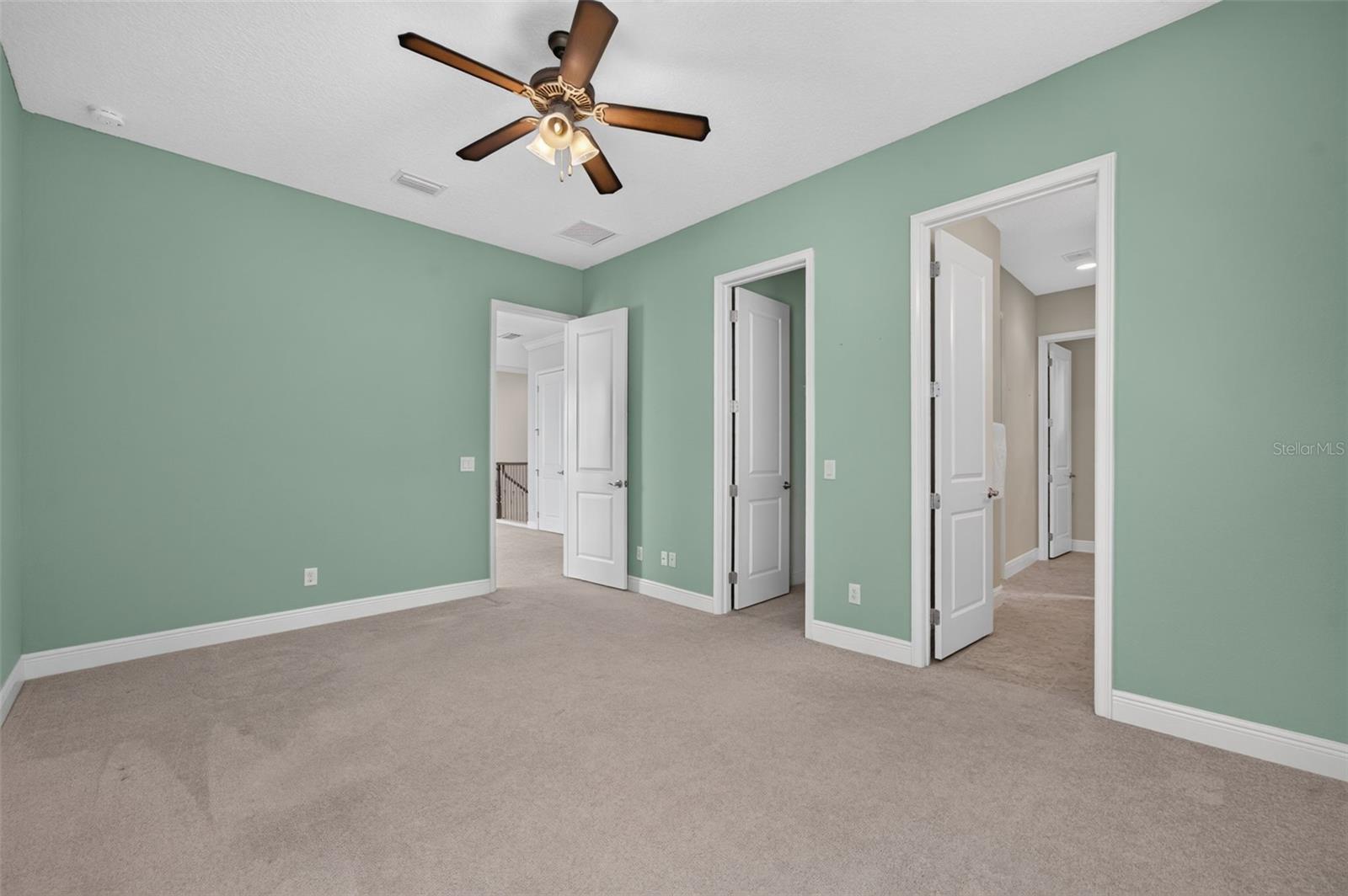 630 Live Oak St Property Photo 32