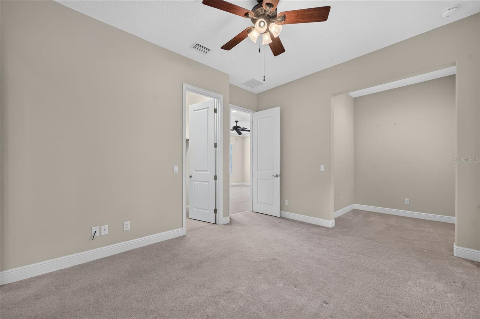 630 Live Oak St Property Photo 34