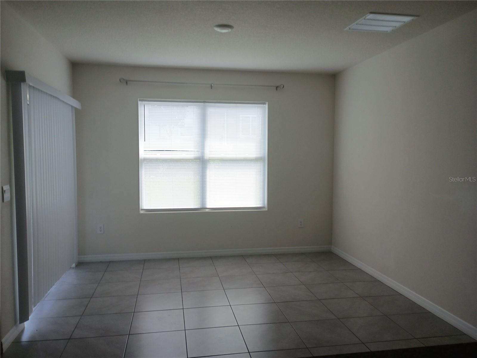 2637 Rowan St Property Photo 4