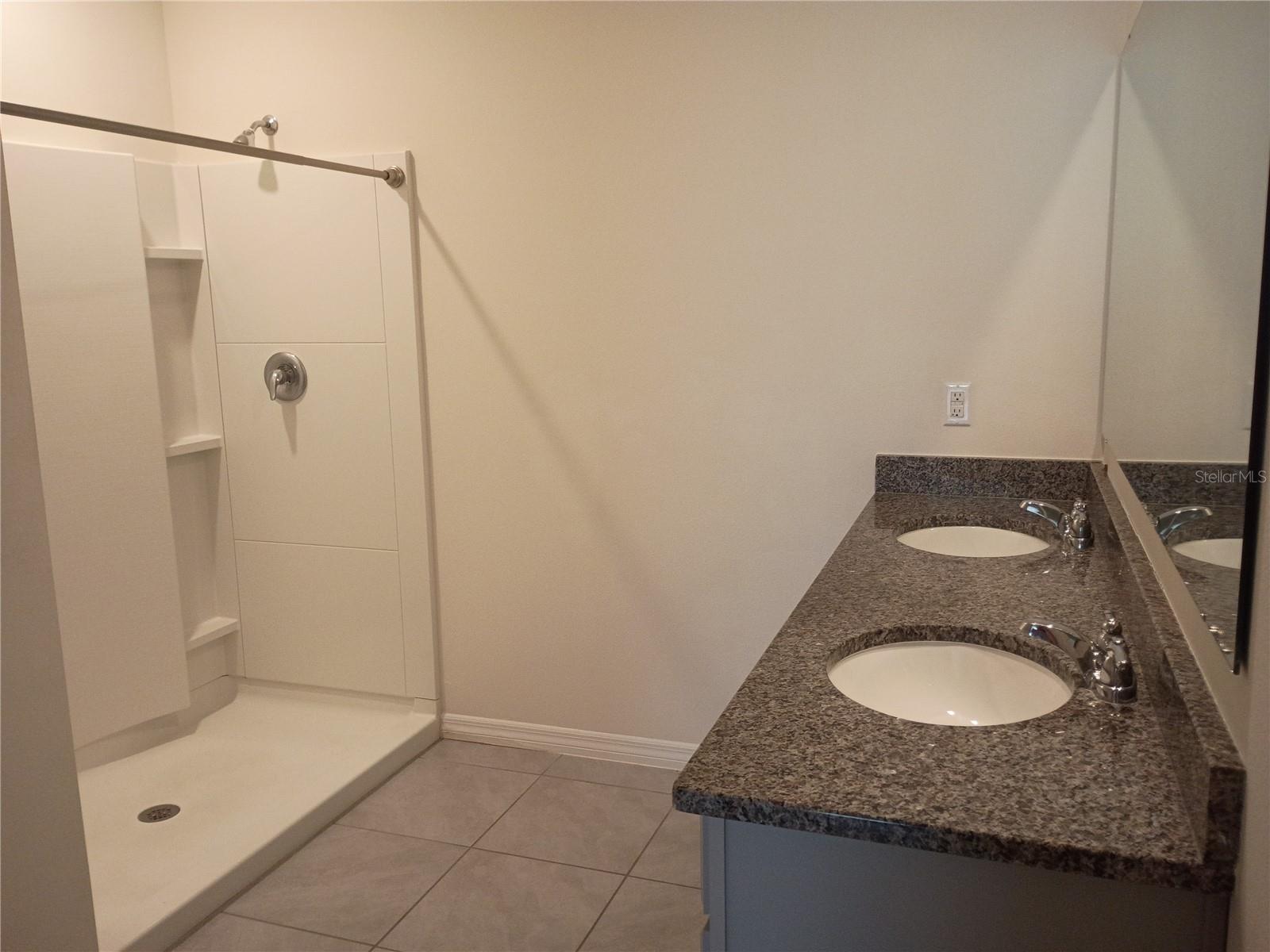 2637 Rowan St Property Photo 6