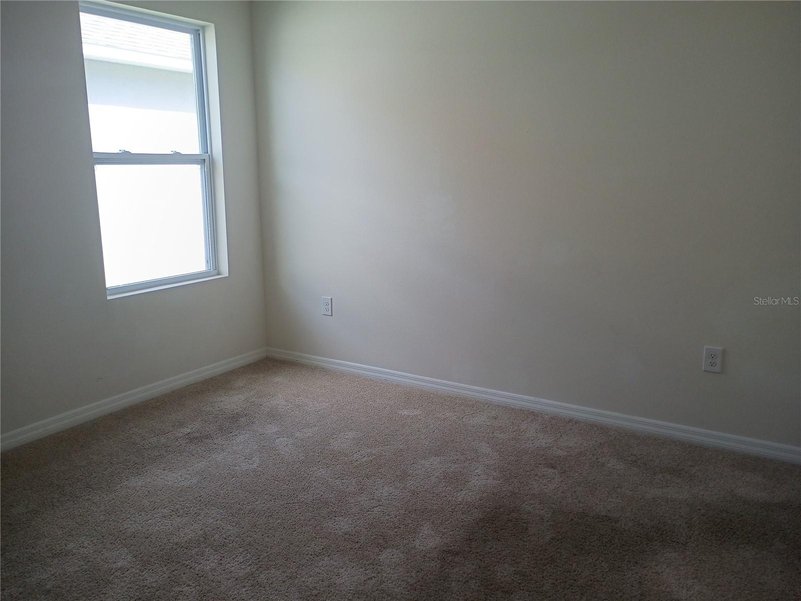 2637 Rowan St Property Photo 8