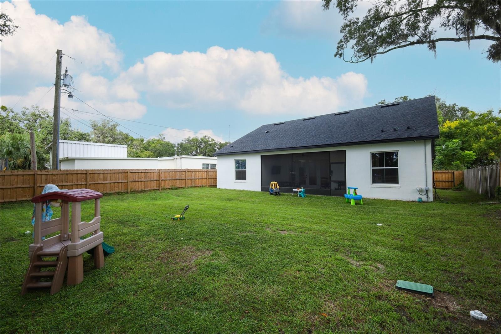175 Pine St Property Photo 38