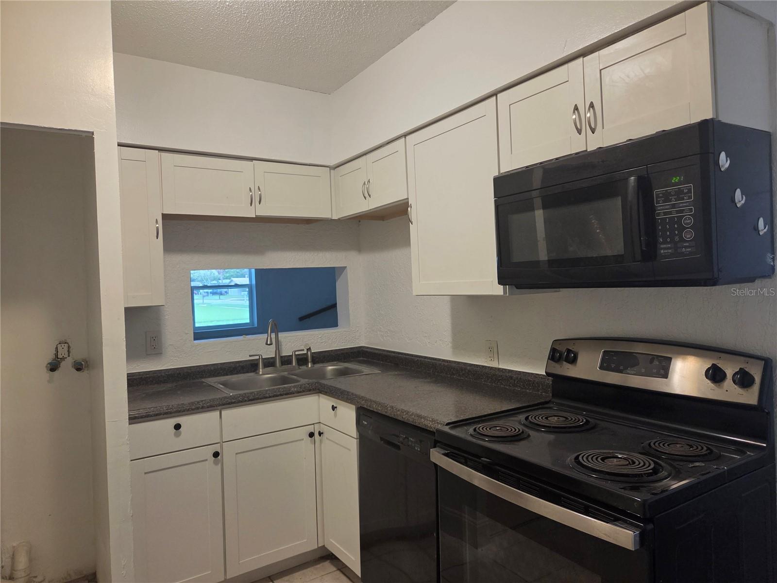 648 Northern Rd Property Photo 4