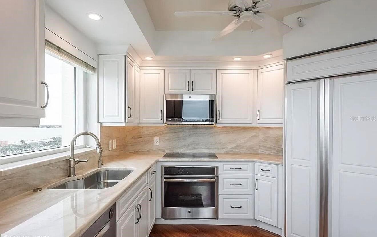 1180 Gulf Blvd #806 Property Photo 6