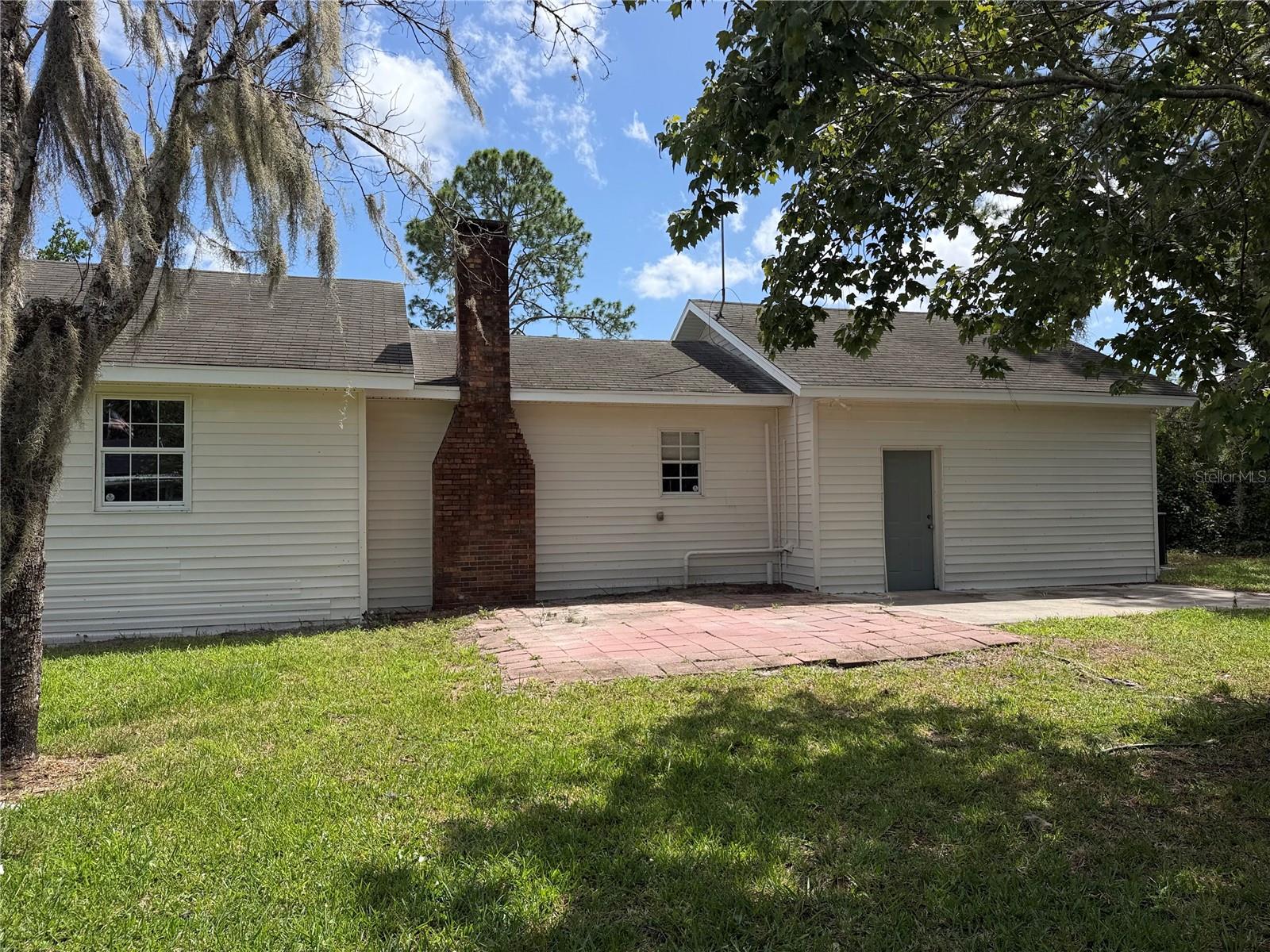 1881 Old Daytona Rd Property Photo 5