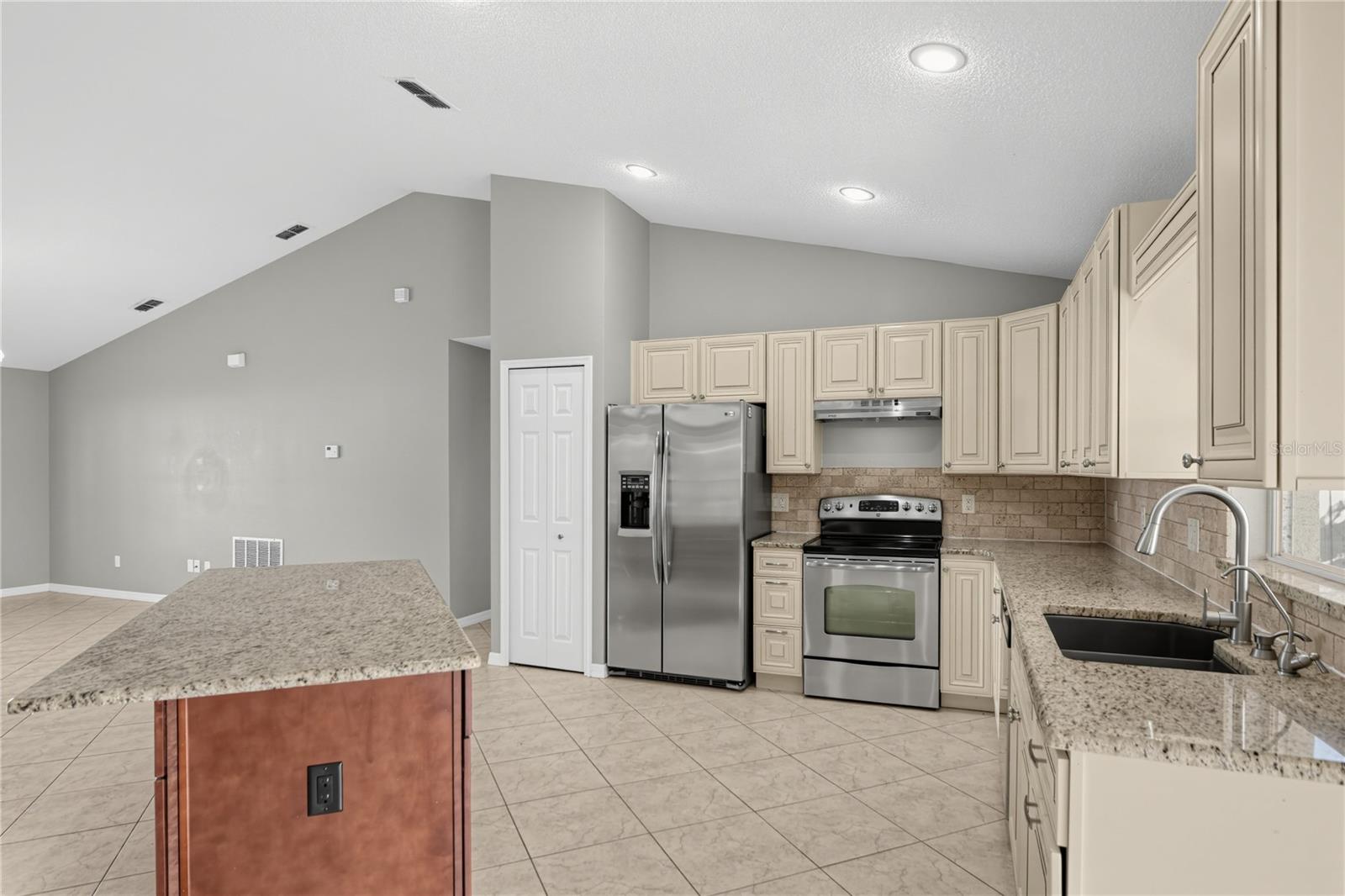 2549 Abney Ave Property Photo 10