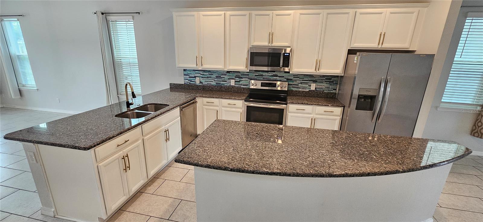 202 Aberdeen St Property Photo 2