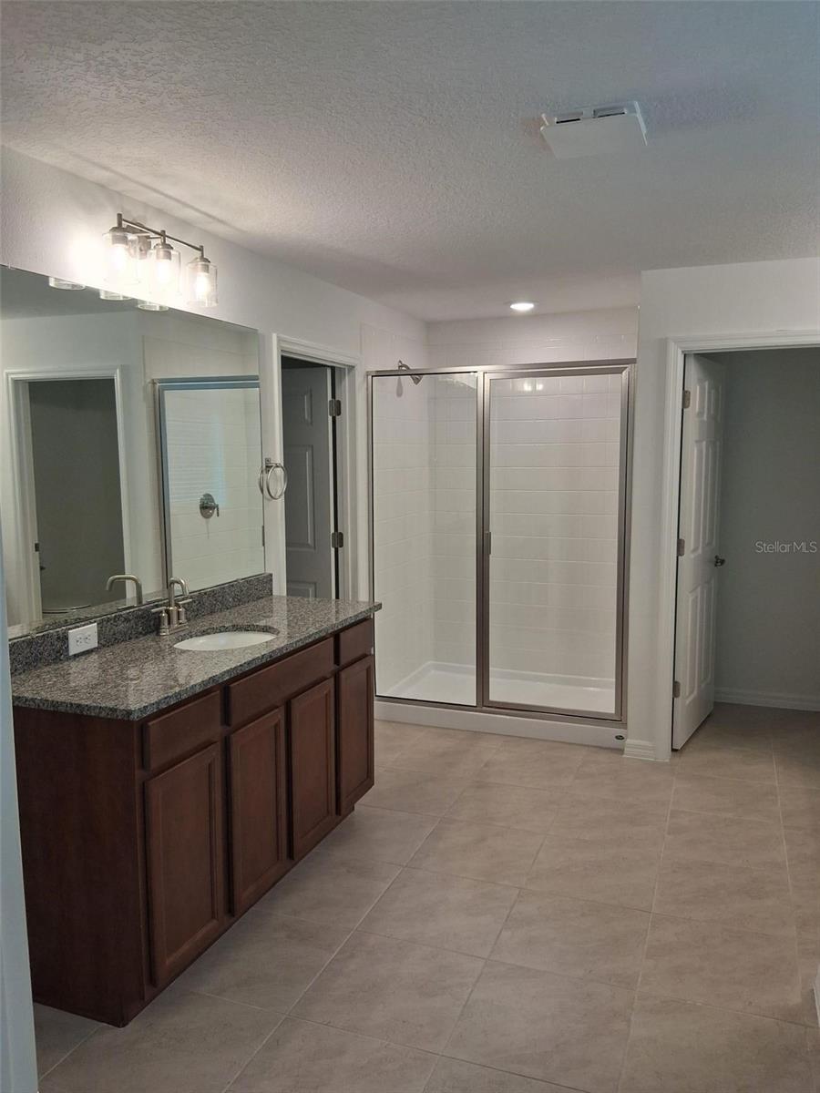 O6444327 Property Photo 3