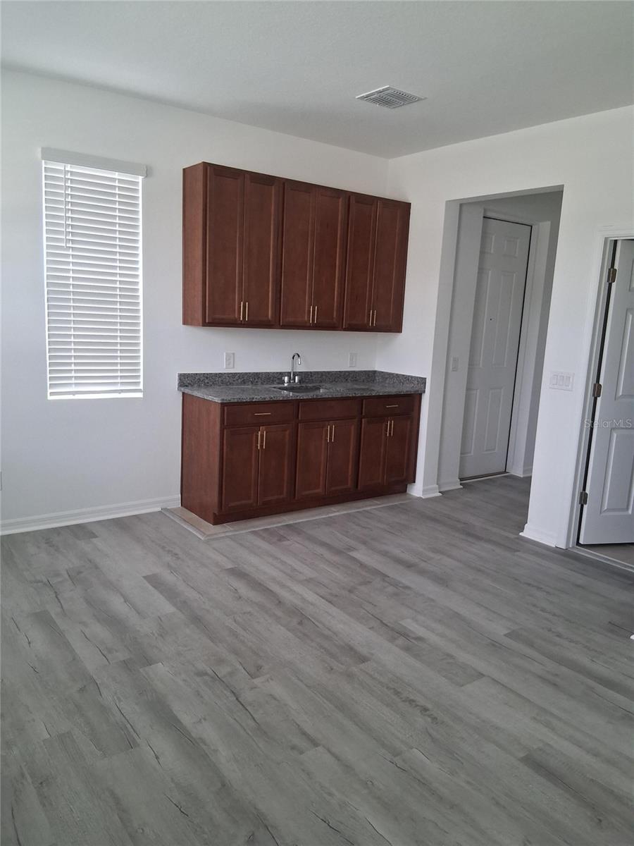 O6444327 Property Photo 4