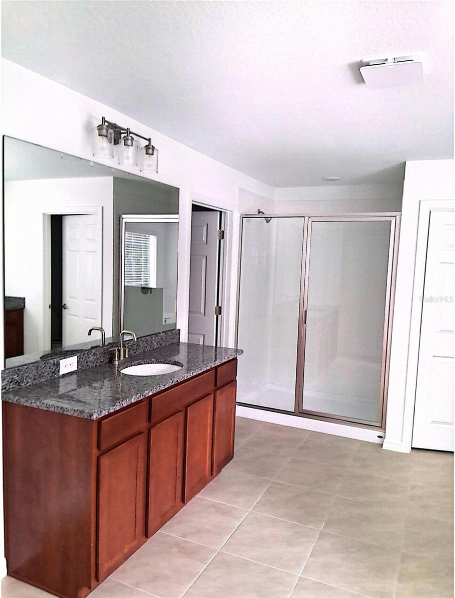 O6444327 Property Photo 7