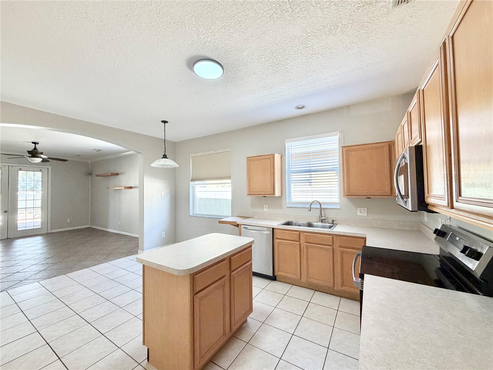 3961 Shawn Cir Property Photo 6