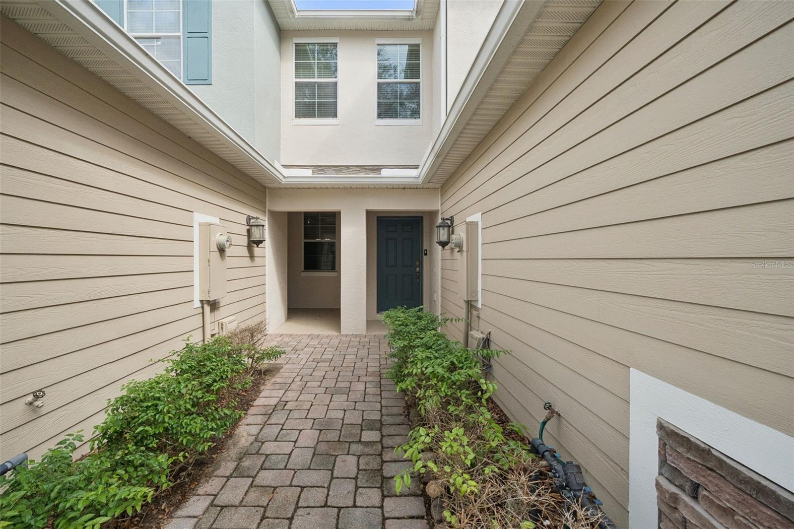 15515 Campden St Property Photo 2