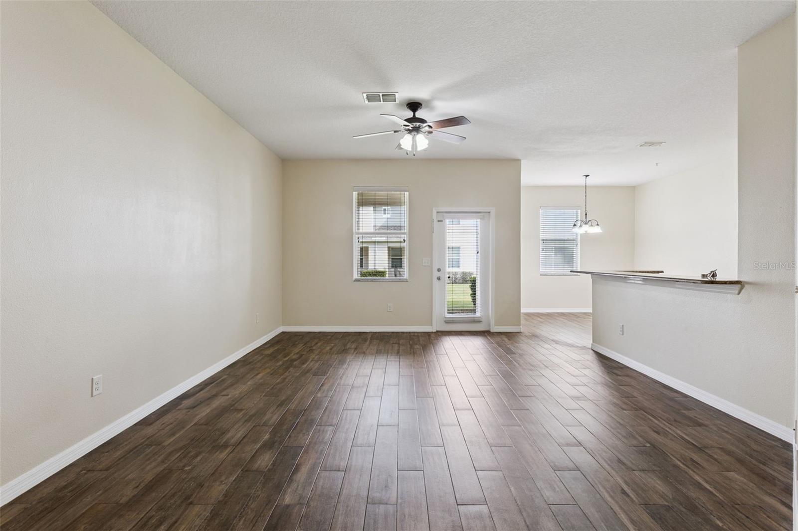 15515 Campden St Property Photo 4