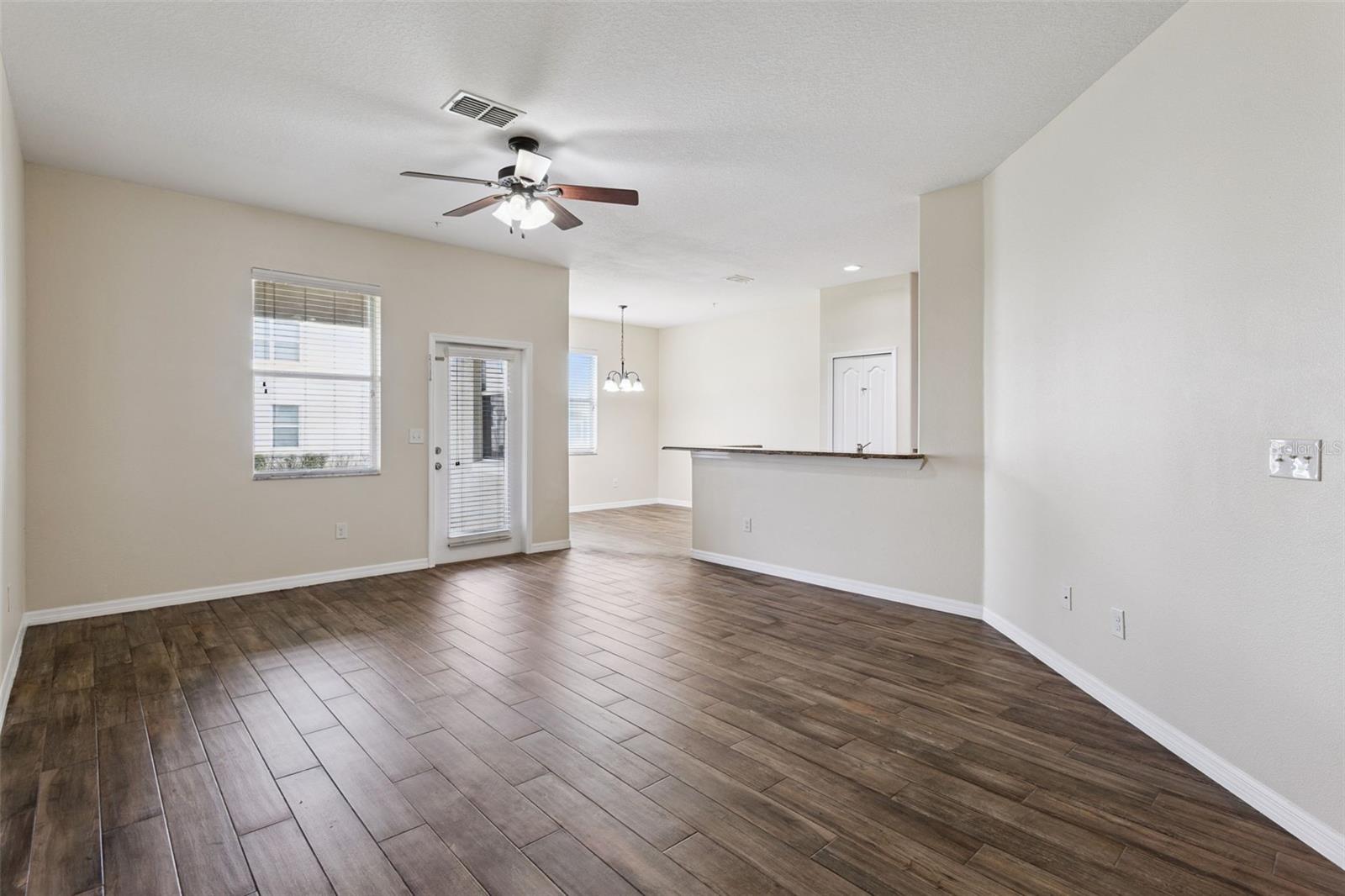 15515 Campden St Property Photo 5