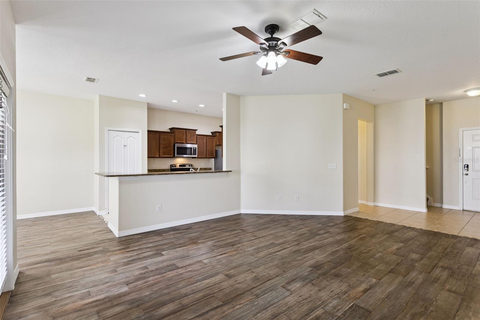 15515 Campden St Property Photo 6