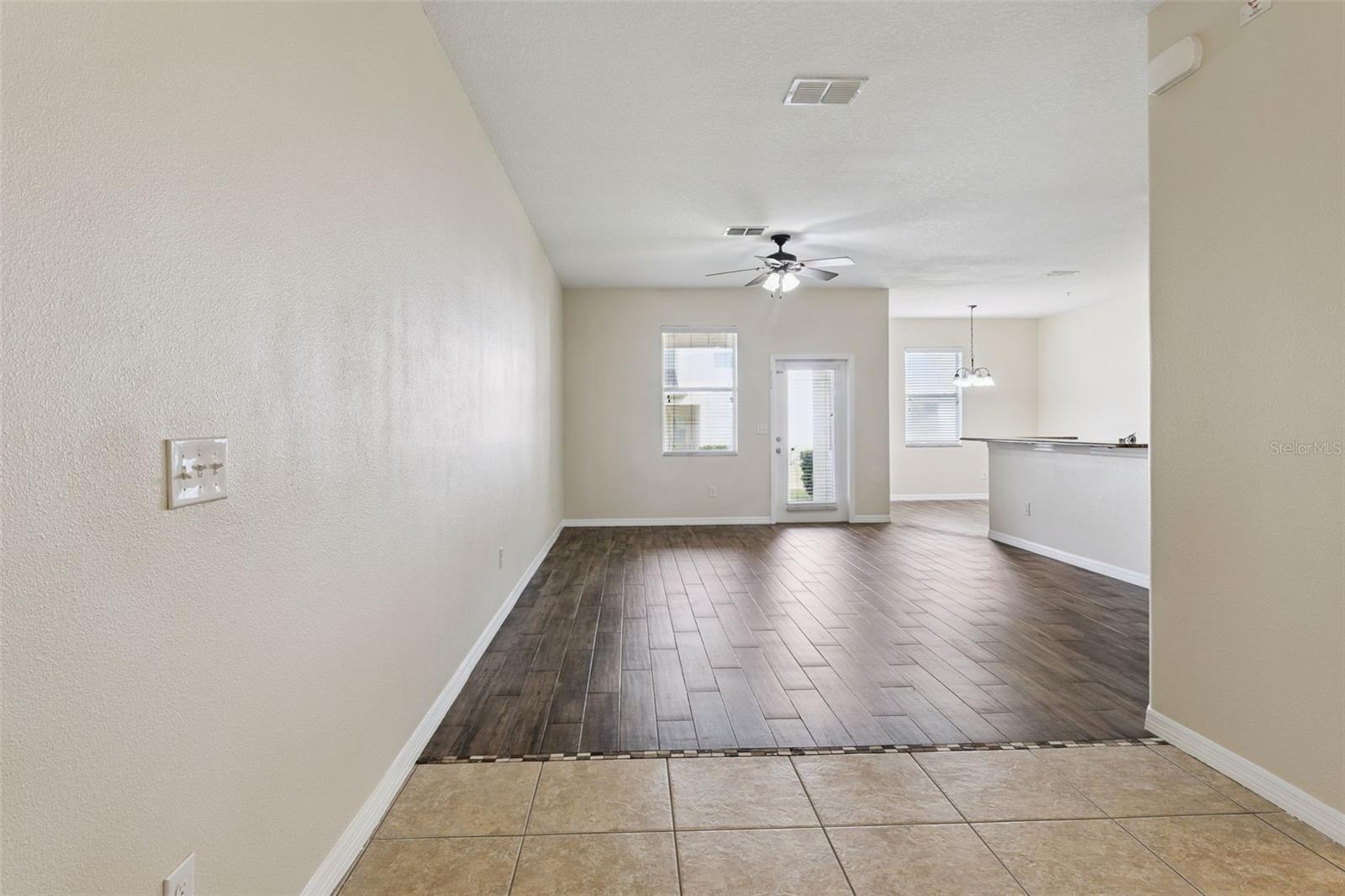15515 Campden St Property Photo 8