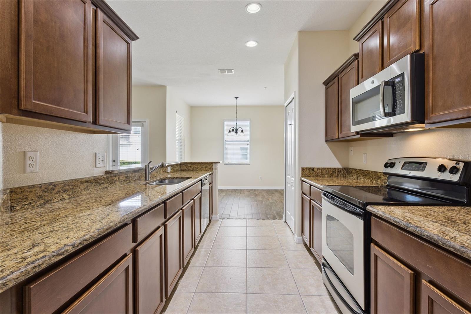 15515 Campden St Property Photo 10