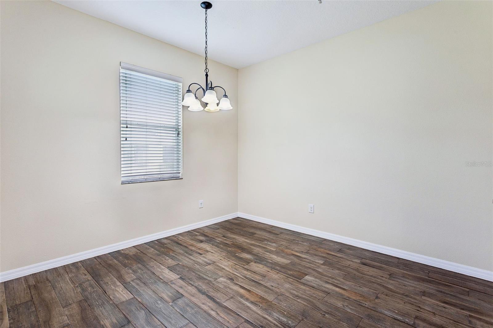 15515 Campden St Property Photo 14