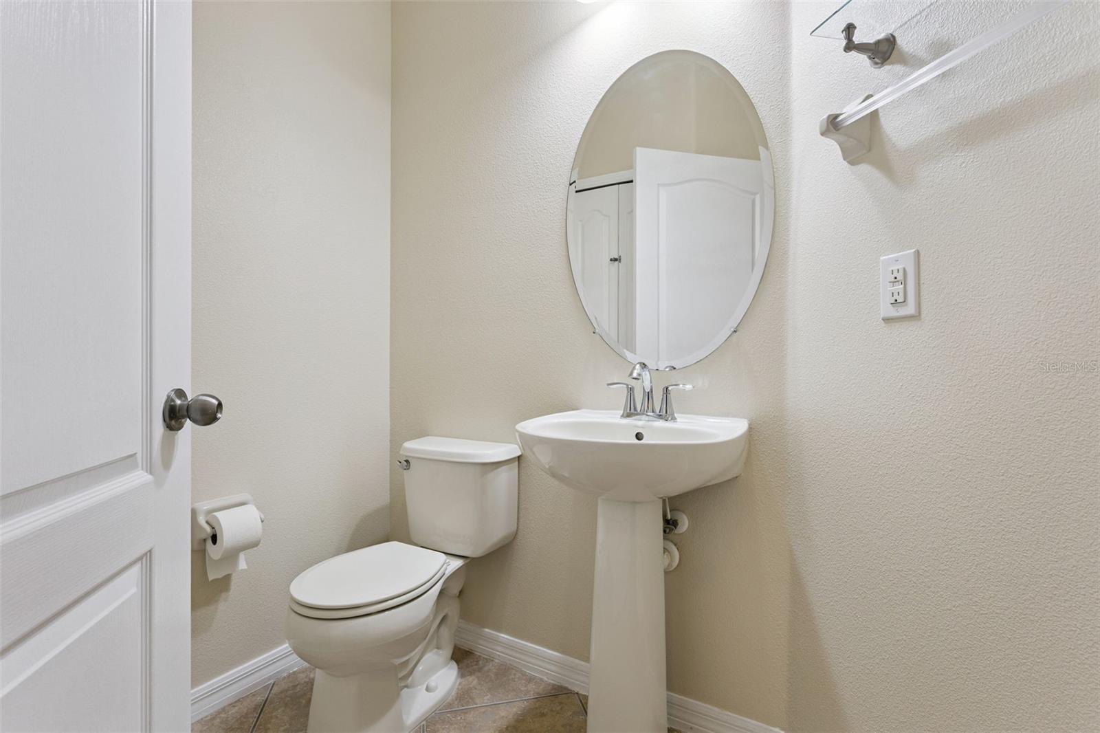 15515 Campden St Property Photo 16