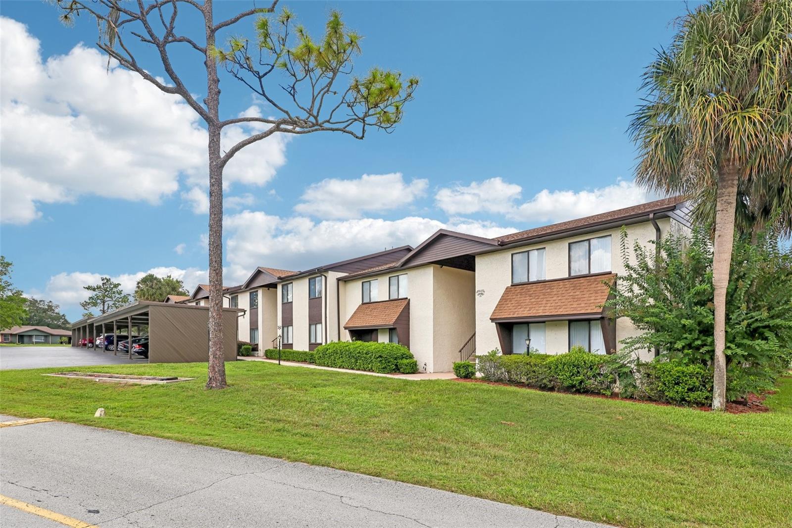 548 Fairways Dr #b Property Photo 3