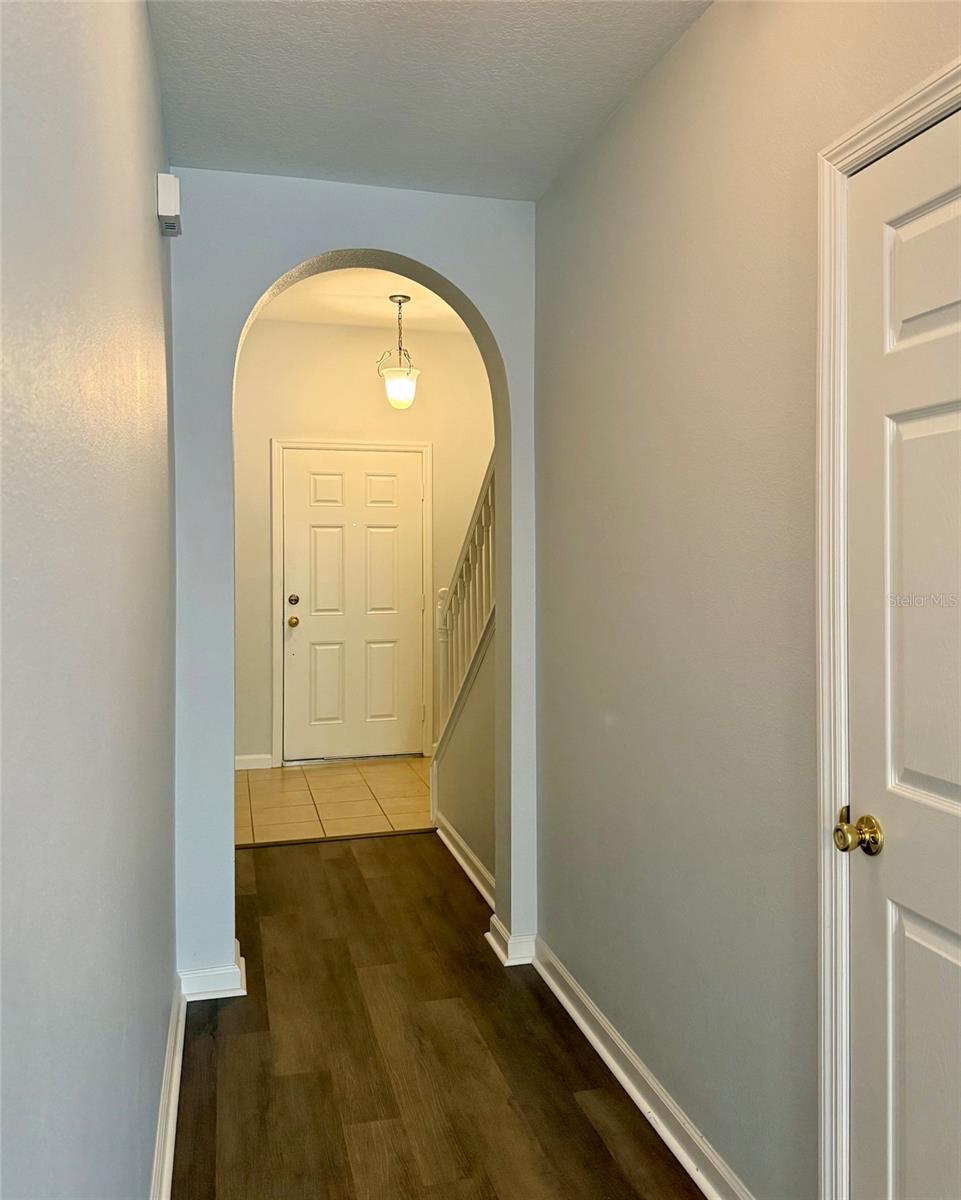 823 Pine Pointe Ln Property Photo 2