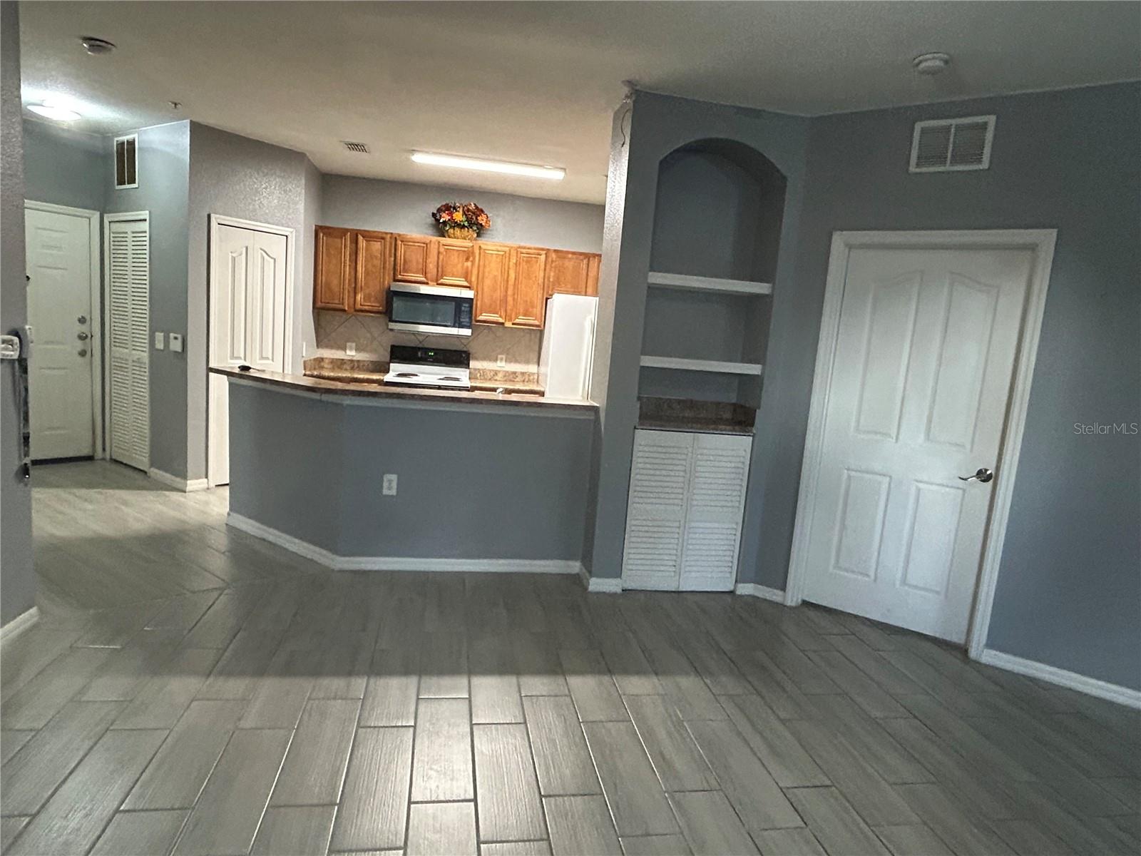 6159 Metrowest Blvd #106 Property Photo 4