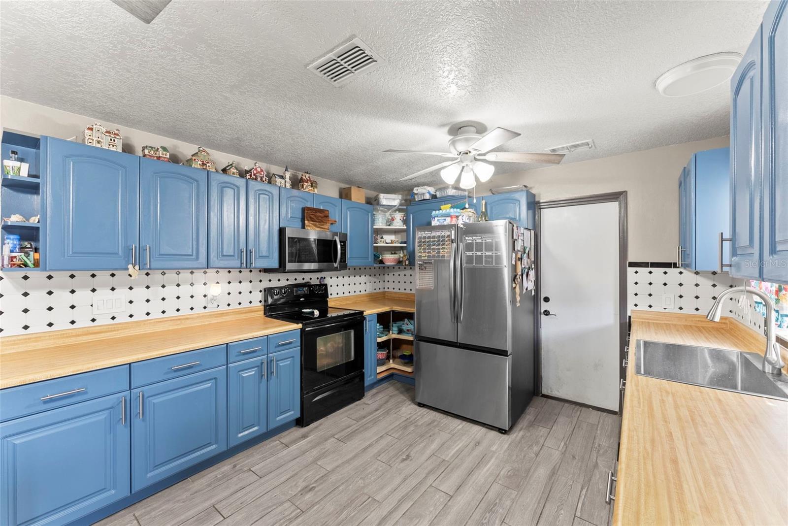 3379 Kilbee St Property Photo 10
