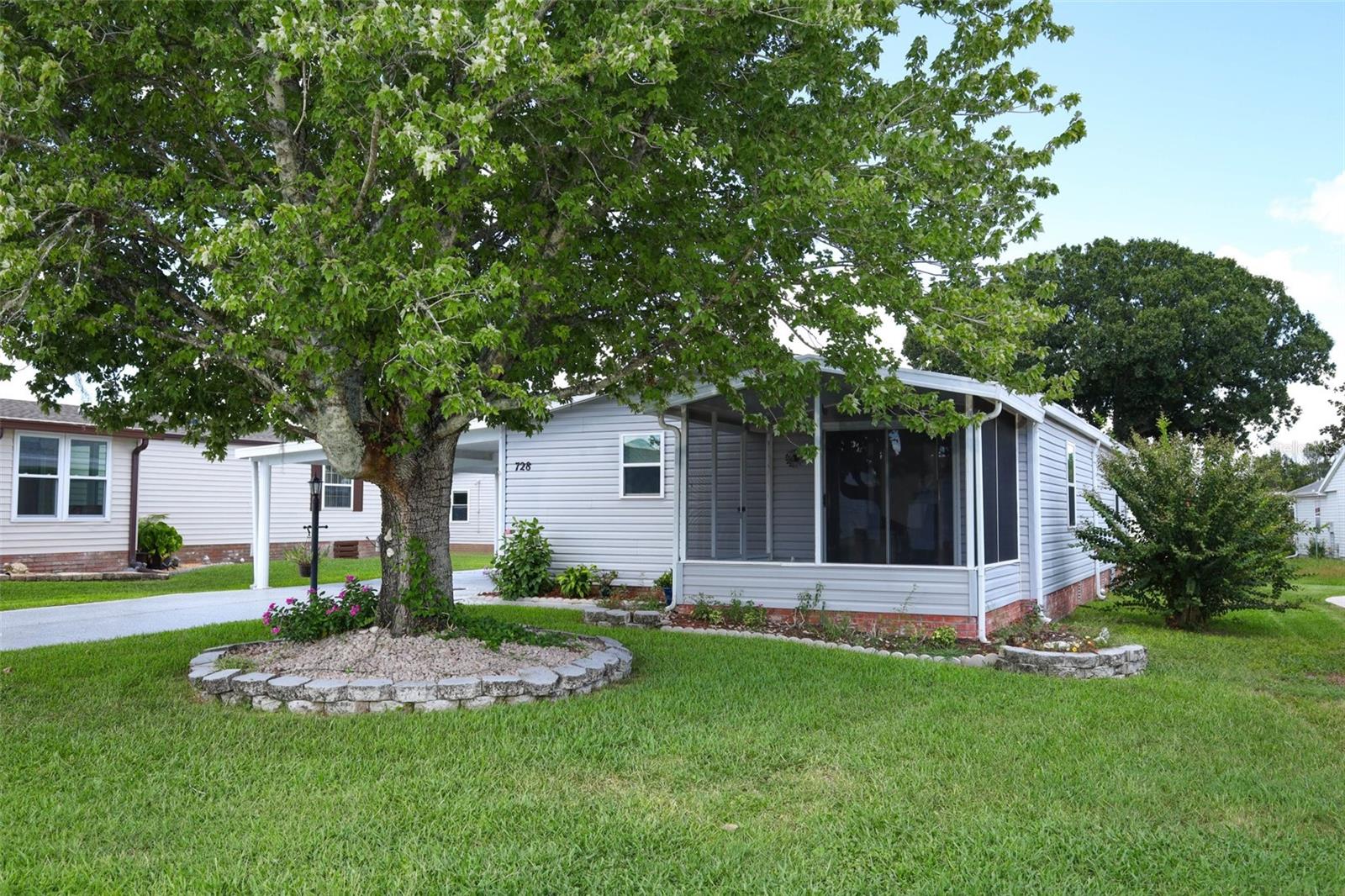728 Prado Dr Property Photo 3