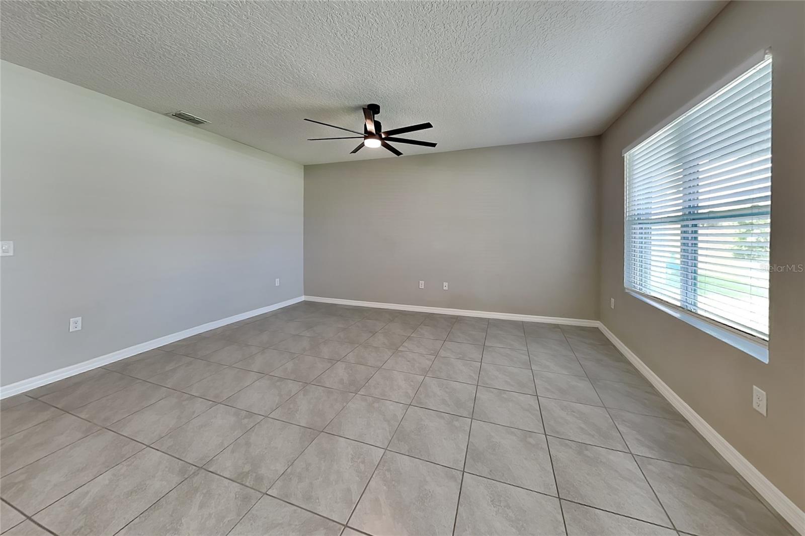 O6444428 Property Photo 2